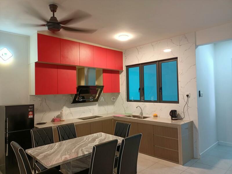 Kitchen features: red upper cabinets, beige lower cabinets, marble backsplash, stainless-steel sink, chrome pull-down faucet, built-in stove with range hood, black refrigerator, dining table with marble top, 6 dining chairs, recessed ceiling lights, ceiling fan, tile flooring; style: modern.