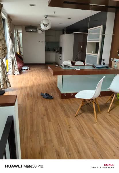Living features: laminate wood flooring, floor-to-ceiling windows, sheer curtains, 5-blade ceiling fan, recessed downlights, open-plan layout, dining area, glass dining table, white plastic dining chairs, decorative wall paneling, kitchen area visible in background; style: modern.