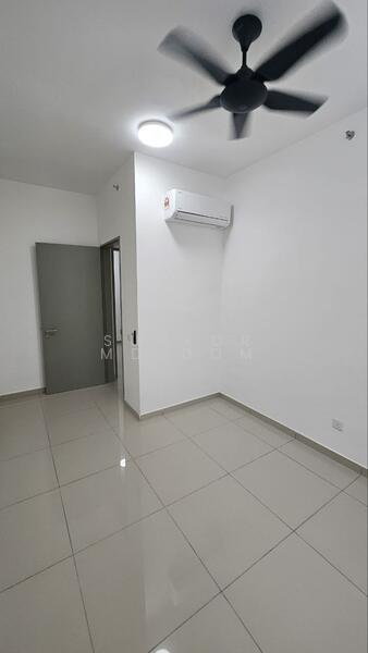 Room features: white painted walls, glossy ceramic tile flooring, 5-blade ceiling fan, wall-mounted split AC, single door, LED ceiling light; style: modern.
