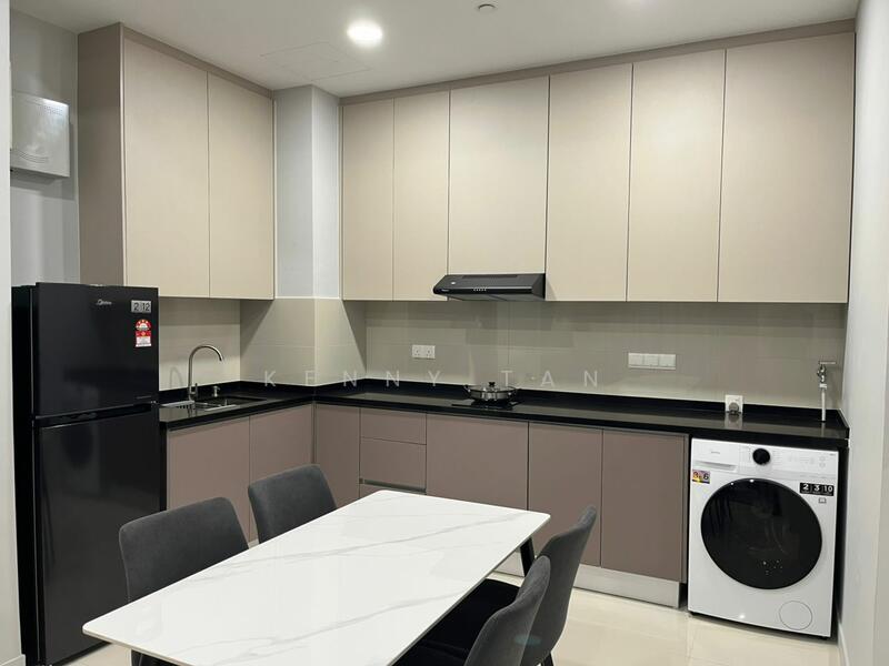 Kitchen features: black granite countertop, light beige upper cabinets, dark beige lower cabinets, stainless-steel range hood, built-in oven, fridge, washing machine, single-bowl stainless-steel sink, chrome pull-down faucet, 4-burner gas hob, dining table with white marble top, grey upholstered dining chairs; style: modern.