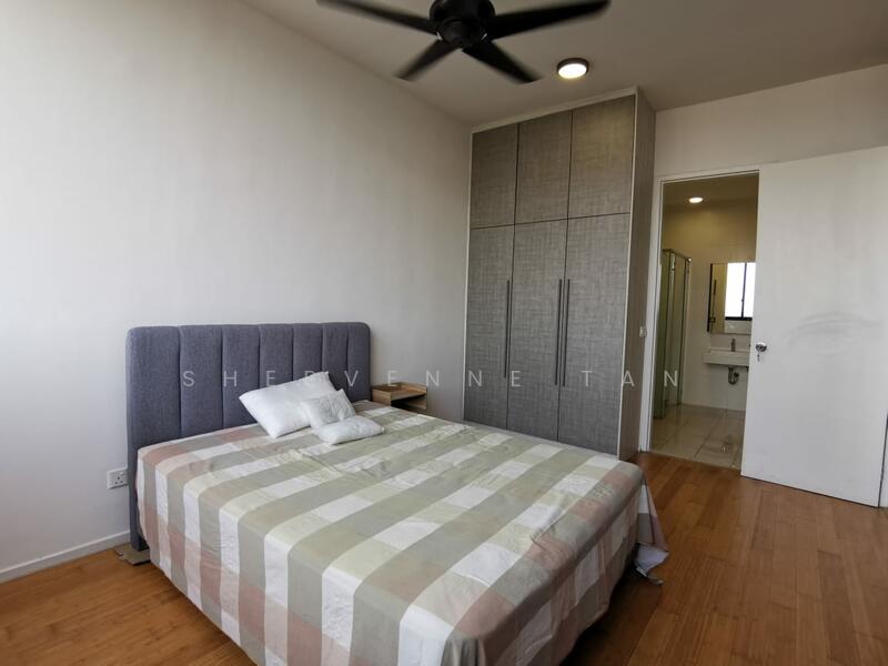 Bedroom features: queen-size bed with upholstered headboard, bedding with checkered pattern, wooden flooring, built-in wardrobe with grey finish, ceiling fan, recessed ceiling light, window with natural light, door leading to bathroom, neutral painted walls; style: modern.