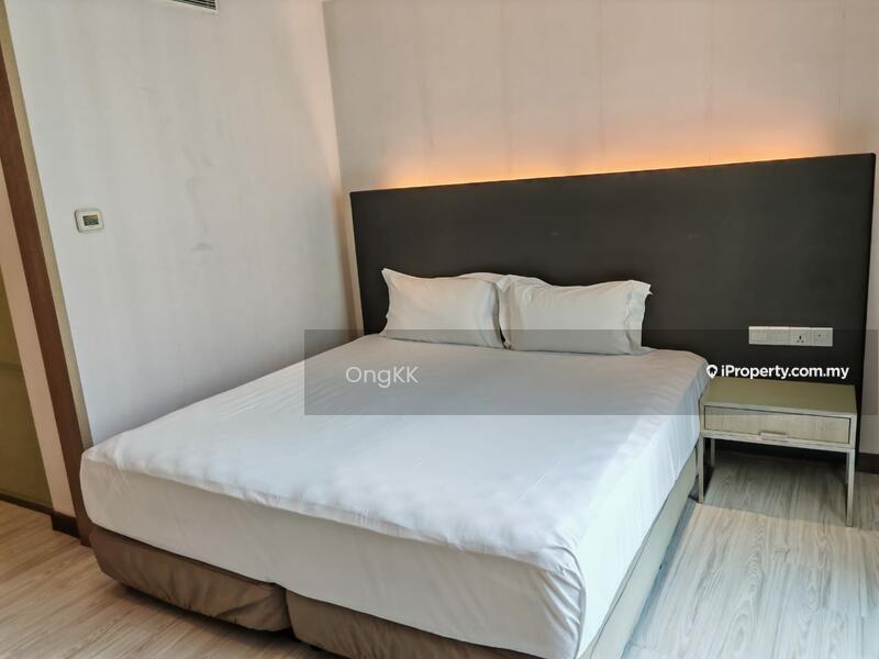 Bedroom features: king-size bed, upholstered headboard, white bedding, nightstand with drawer, laminate flooring, wall-mounted light fixture, neutral wall colour, built-in wardrobe; style: modern.