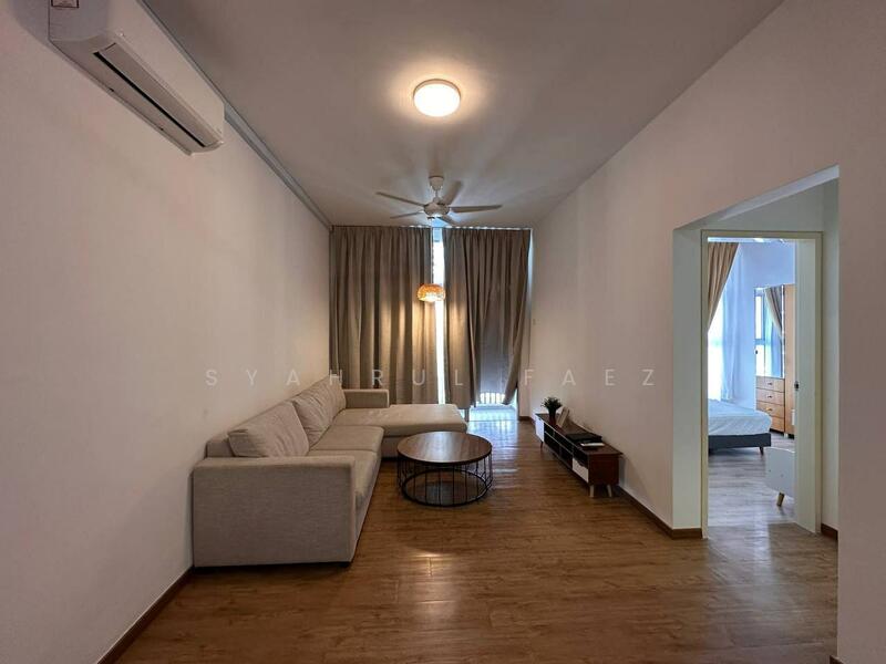 Living features: 3-seater fabric sofa in light grey, round wooden coffee table, wall-mounted TV console, floor-to-ceiling windows with sheer curtains, 5-blade ceiling fan, recessed ceiling light, laminate flooring, decorative wall art; style: modern.