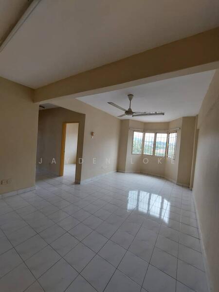 Living features: white painted walls, glossy white tile flooring, 5-blade ceiling fan, large windows with grid pattern, natural light from windows, corner window, neutral color scheme, open layout; style: modern.