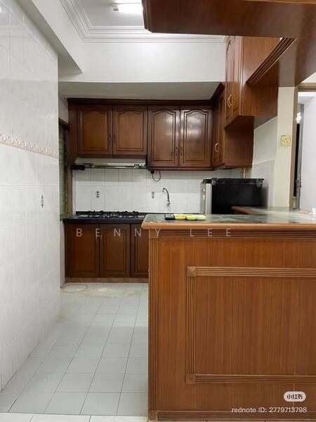 Kitchen features: brown wooden cabinetry, white tiled backsplash, black countertop, stainless-steel sink, chrome faucet, 4-burner gas hob, built-in oven, refrigerator, white tiled flooring, ceiling with crown moulding, wall-mounted cabinets, open layout to dining area; style: traditional.