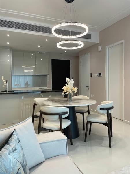 Living features: round dining table, 4 upholstered dining chairs, chandelier with circular design, white walls, recessed downlights, light-colored sofa, kitchen island with bar seating, high-gloss cabinetry, glass backsplash, built-in oven, stainless-steel appliances, open-plan layout; style: modern.