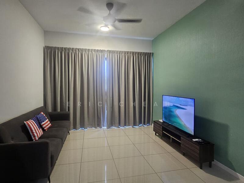 Living features: 3-seater fabric sofa in grey, American flag cushion, floor-to-ceiling curtains in grey, wall-mounted TV, TV console in dark wood, ceiling fan, glossy tile flooring, green accent wall, white painted walls; style: modern.