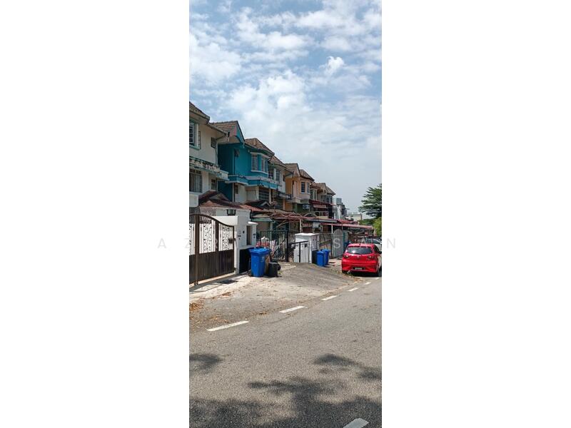 Exterior type: linked terrace house; features: multi-storey linked terrace houses, varied facade colors including blue and cream, paved road, street-side parking, visible car parked, manicured landscaping, fenced front yards, overhead power lines, clear blue sky; style: modern.