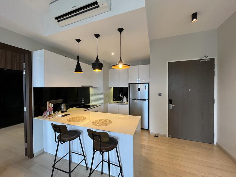 Kitchen features: white glossy cabinetry, black backsplash, island countertop with bar seating, stainless-steel fridge, built-in oven, freestanding range oven, chrome pull-down faucet, single-bowl stainless-steel sink, pendant lighting, recessed downlights, wall-mounted split AC, wooden flooring; style: modern.