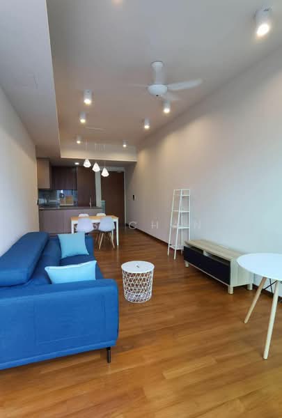 Living features: blue fabric sofa, 3-seater sofa, wooden coffee table, white round side table, white decorative basket, light wood flooring, ceiling fan with light, recessed downlights, dining table with 4 chairs, open kitchen layout, wall-mounted TV console; style: modern.
