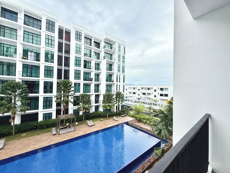 Room style: modern; view: pool.
