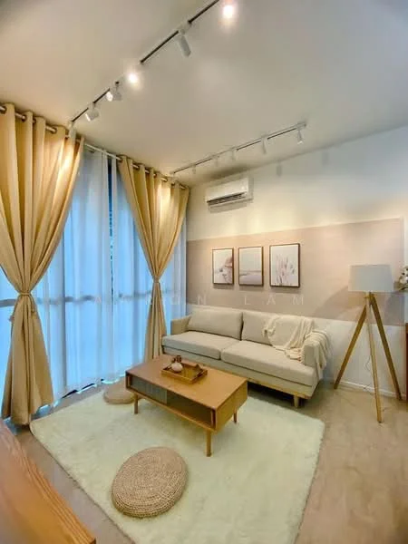 Living features: 3-seater fabric sofa in light beige, wooden coffee table, area rug with soft texture, floor lamp with wooden base, curtains in light beige, recessed LED downlights, wall-mounted air conditioning unit, decorative wall art, light-colored walls, light-colored flooring; style: modern.
