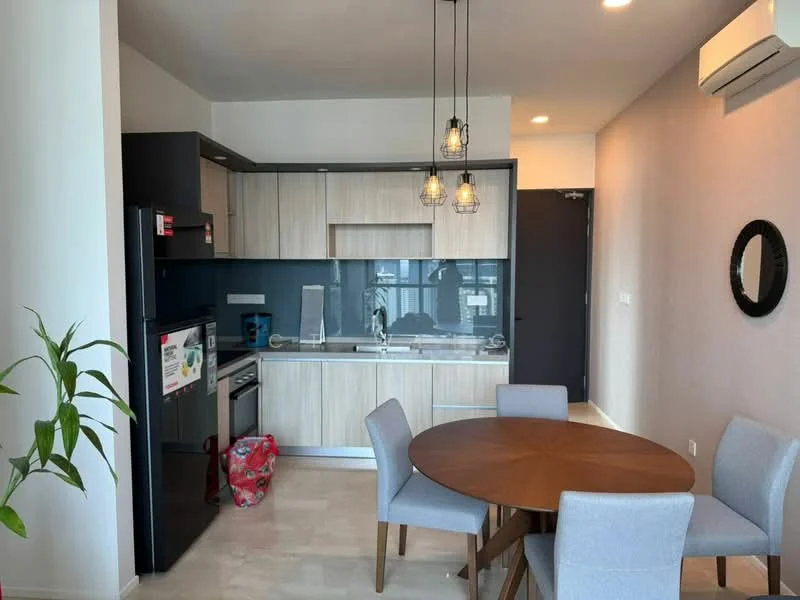Kitchen features: stainless-steel fridge, built-in oven, 4-burner gas hob, grey cabinetry, white countertop, glass backsplash, pendant lighting, recessed downlights, round dining table, 4 upholstered dining chairs, wall-mounted split AC, plant in ceramic pot; style: modern.