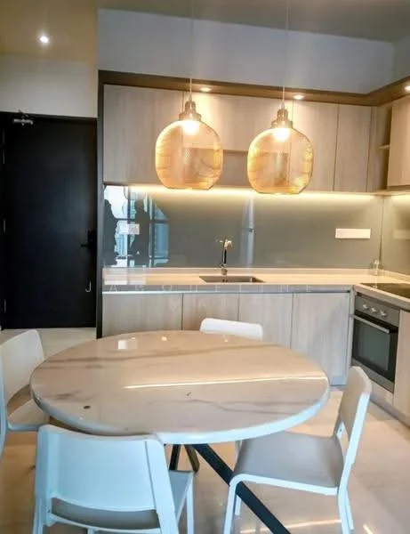 Kitchen features: marble dining table, 4 white dining chairs, wood cabinetry, grey backsplash, stainless-steel sink, chrome pull-down faucet, built-in oven, induction hob, recessed downlights, 2 pendant lights, light-colored flooring, open layout; style: modern.