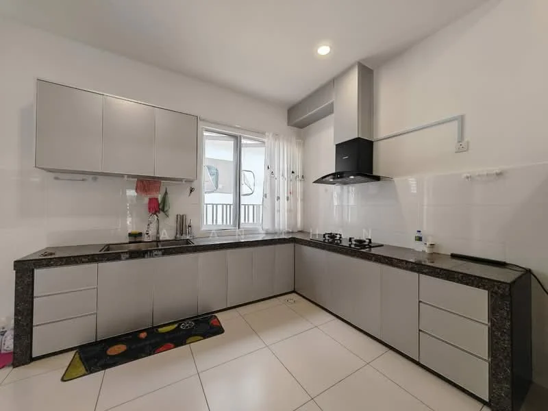 Kitchen features: grey flat-panel cabinets, black granite countertop, stainless-steel sink, chrome pull-down faucet, built-in gas hob with 2 burners, black range hood, white tiled backsplash, white walls, recessed downlights, floor-to-ceiling window, tile flooring, colorful area rug; style: modern.