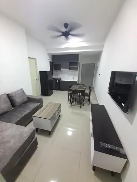 Living features: 3-seater fabric sofa in grey, coffee table with wooden top, TV console with white and black finish, wall-mounted flat-screen TV, ceiling fan, dining table with 4 chairs, black refrigerator, kitchen cabinetry with open shelving, ceramic tile flooring, white painted walls; style: modern.