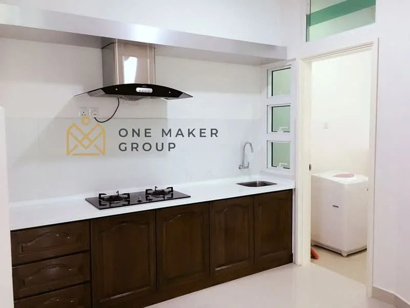 Kitchen features: brown wooden cabinetry, white countertop, stainless-steel range hood, 4-burner gas hob, single-bowl stainless-steel sink, chrome pull-down faucet, white walls, tile flooring, windows with green frames, laundry machine visible in background; style: modern.