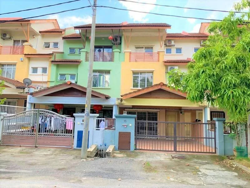Exterior type: linked terrace house; features: two-storey building, painted facade in multiple colors, gabled roof, front porch with tiled flooring, metal gate, fenced front yard, laundry area visible in front, air conditioning units on facade, balcony on upper floor, mature trees in front yard; style: modern.