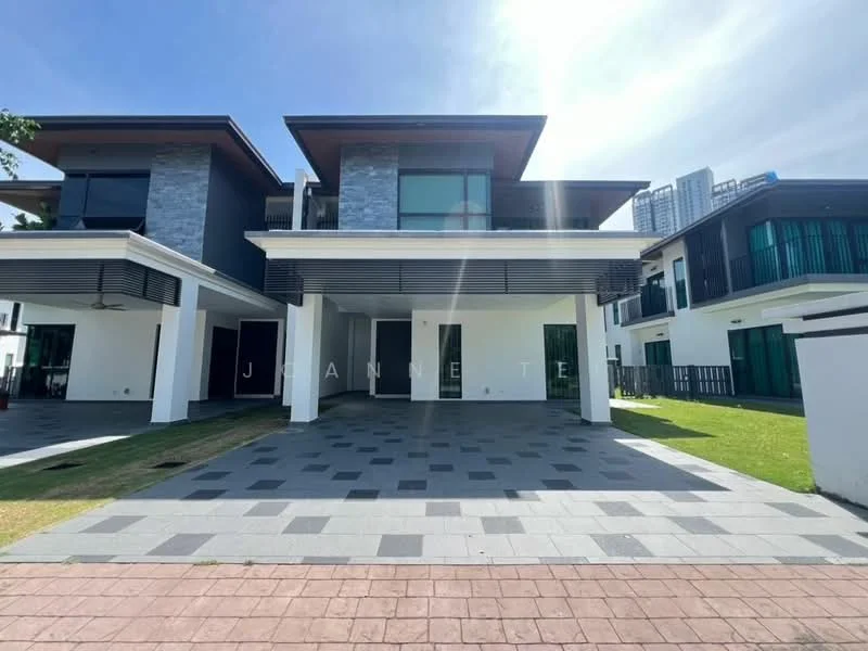 Exterior type: semi-detached house; features: two-storey structure, grey stone cladding, white painted facade, flat roof, manicured lawn, paved driveway, large windows, covered porch, balconies on upper floor, surrounded by greenery; style: modern.