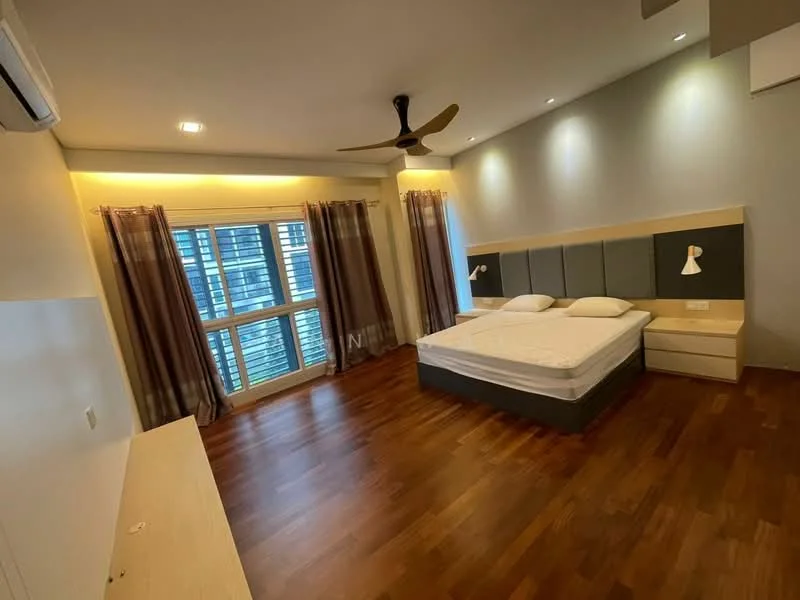 Bedroom features: wooden flooring, white painted walls, grey accent wall, floor-to-ceiling windows, sheer curtains, 5-blade ceiling fan, recessed downlights, bed with mattress, nightstand with lamp, built-in wardrobe; style: modern.