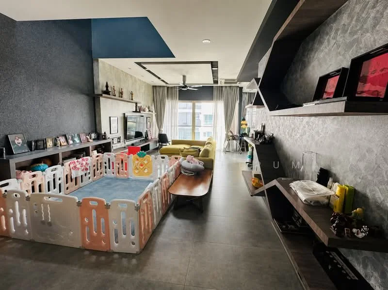 Living features: grey accent wall, light grey tiled flooring, ceiling with recessed downlights, 5-blade ceiling fan, large windows with city view, green fabric sofa, wooden coffee table, TV console with wall-mounted TV, decorative shelves, playpen area, decorative items on shelves, area rug; style: modern; view: city.