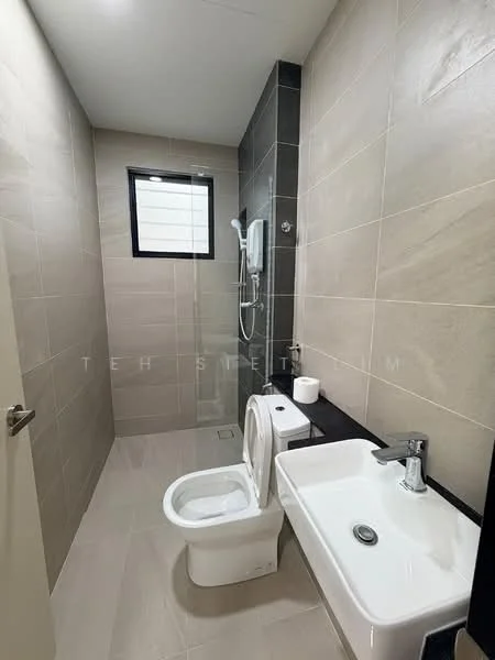 Bathroom features: white wall tiles, grey floor tiles, walk-in shower with glass enclosure, rain shower head, handheld shower, single-sink vanity with black countertop, chrome basin mixer, one-piece toilet, window for natural light, towel holder; style: modern.