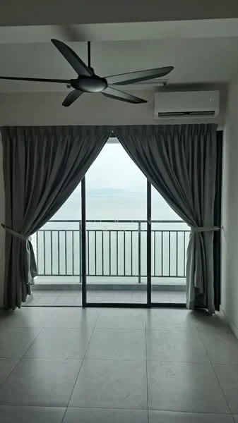 Living features: floor-to-ceiling sliding glass door, grey curtains, 5-blade ceiling fan, wall-mounted split AC, tile flooring, neutral wall colour, balcony view, open layout; style: modern; view: sea.
