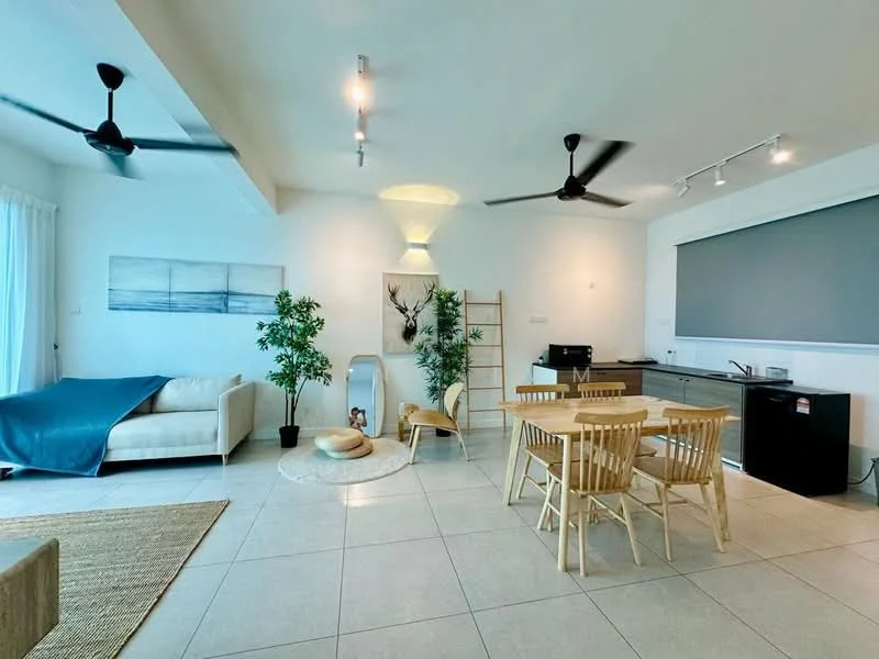 Living features: white painted walls, tile flooring, 5-blade ceiling fan with light, 2 ceiling fans, sofa in white fabric, wooden dining table for 4, wooden dining chairs, decorative plant, area rug with natural texture, wall-mounted TV, kitchenette with black cabinetry, countertop with sink, refrigerator; style: modern.