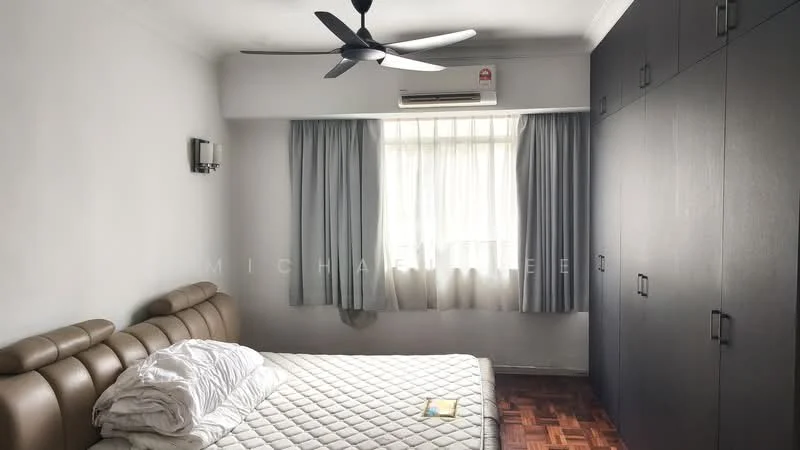 Bedroom features: queen-size bed, upholstered headboard, 2 bedside lamps, built-in wardrobe with sliding doors, wooden flooring, white painted walls, ceiling fan, window with sheer curtains, air conditioning unit; style: modern.