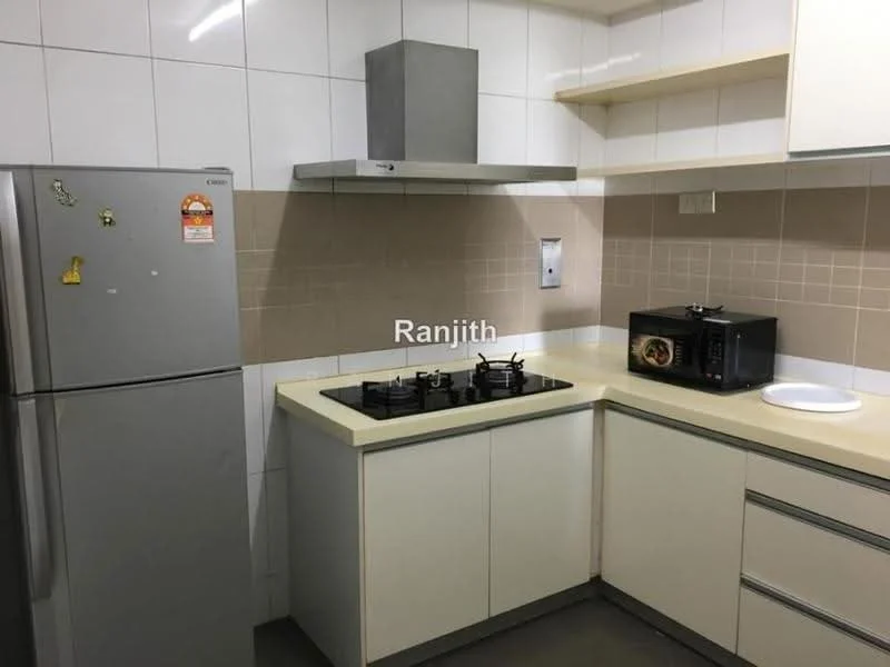 Kitchen features: stainless-steel fridge, built-in oven, 4-burner gas hob, stainless-steel range hood, laminate countertop in beige, white cabinetry with flat-panel doors, ceramic tile backsplash in light beige, microwave, sink, wall-mounted kitchen cabinet; style: modern.