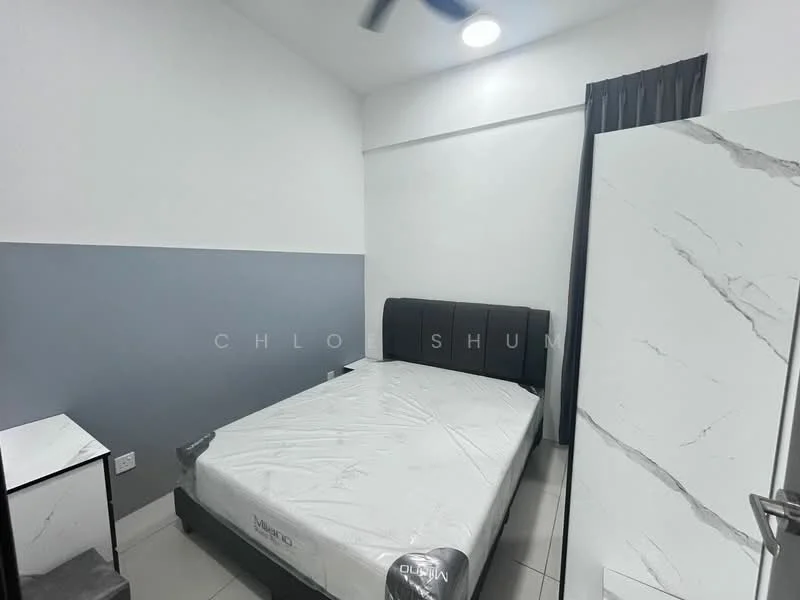 Bedroom features: queen-size bed, upholstered headboard, white bedding, grey accent wall, white painted walls, ceiling fan, recessed ceiling light, tile flooring, nightstand, sliding wardrobe with marble pattern; style: modern.