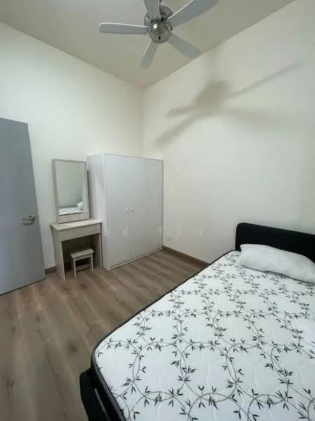 Bedroom features: queen-size bed with floral-patterned mattress, light wood flooring, white painted walls, ceiling fan, built-in wardrobe with sliding doors, vanity table with mirror, small stool, natural light from window; style: modern.