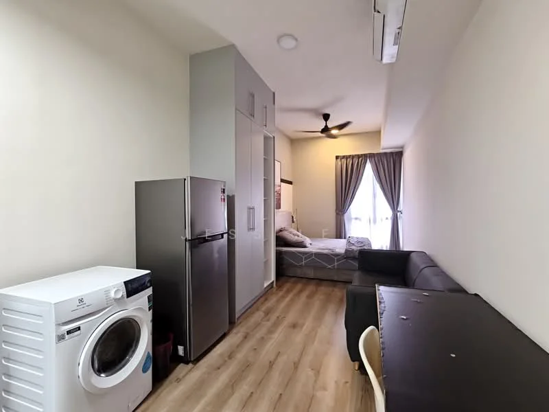 Room features: single bed with grey bedding, sofa in dark grey, dining table with black surface, refrigerator in stainless steel, front-load washing machine, wooden flooring, ceiling fan, curtains in light grey, wall-mounted air conditioning unit, built-in wardrobe with sliding doors, light-colored walls; style: modern.
