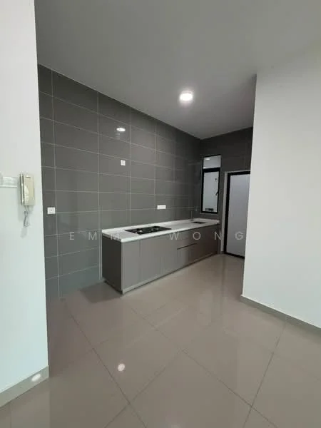 Kitchen features: grey tiled walls, white countertop, built-in kitchen cabinets, stainless-steel sink, 4-burner gas hob, exhaust hood, recessed downlights, glossy floor tiles; style: modern.