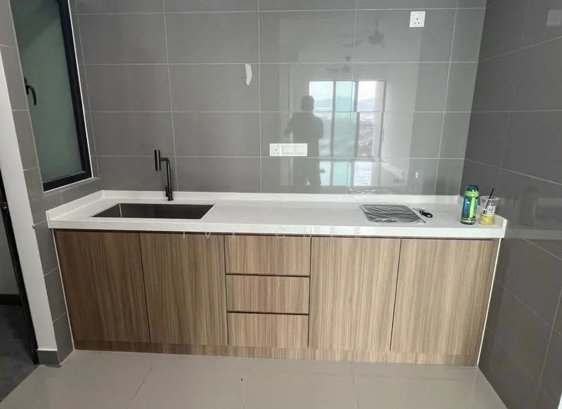 Kitchen features: single-bowl stainless-steel sink, chrome pull-down faucet, white quartz countertop, wood cabinetry with horizontal grain, 4-burner induction hob, grey tiled backsplash, grey wall tiles, light grey floor tiles, large window for natural light; style: modern.