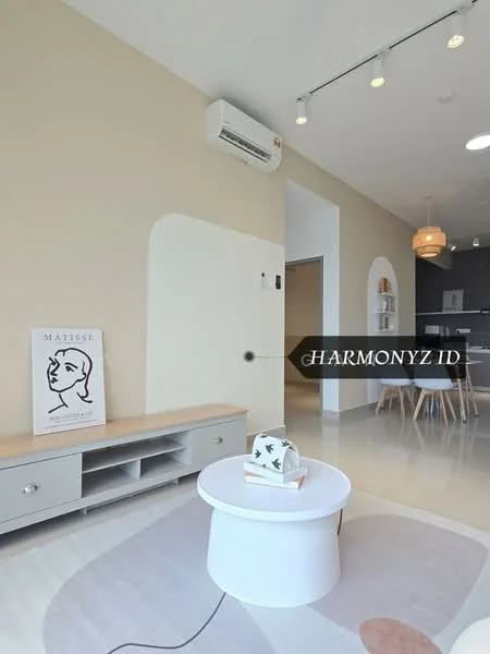 Living features: light beige painted walls, white ceiling, recessed downlights, wall-mounted split AC, light wood TV console, round white coffee table, area rug with abstract pattern, framed artwork, open shelving, pendant light fixture; style: modern.
