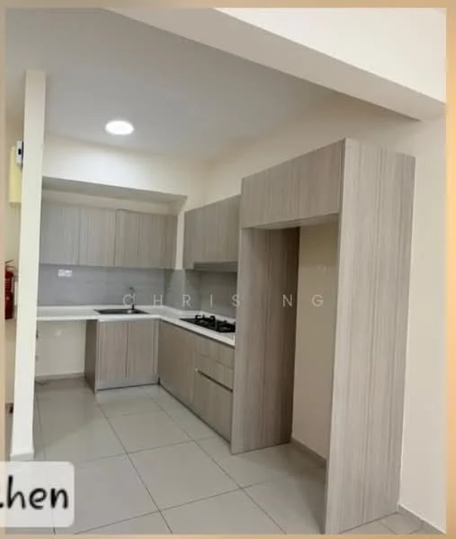 Kitchen features: light wood cabinetry, grey tiled backsplash, white countertop, built-in gas hob, stainless-steel sink, single-bowl sink, overhead cabinets, under-cabinet lighting, ceramic tile flooring, recessed ceiling lights; style: modern.
