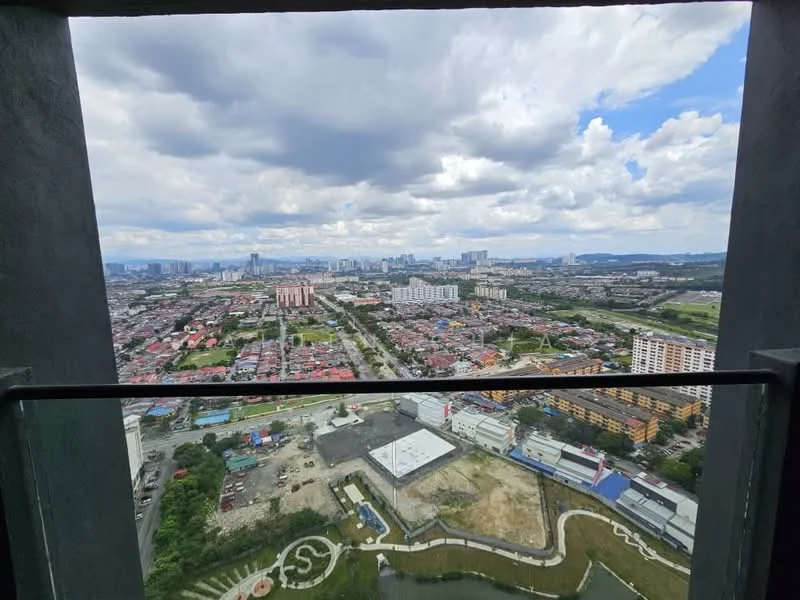 Room view: city.