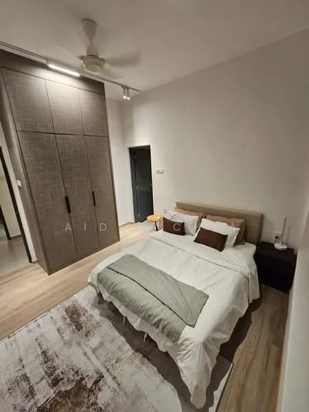 Bedroom features: queen-size bed with white bedding, upholstered headboard, wooden bedside table, table lamp, built-in wardrobe with wood finish, light wood flooring, area rug with abstract pattern, ceiling fan, white painted walls, black door; style: modern.