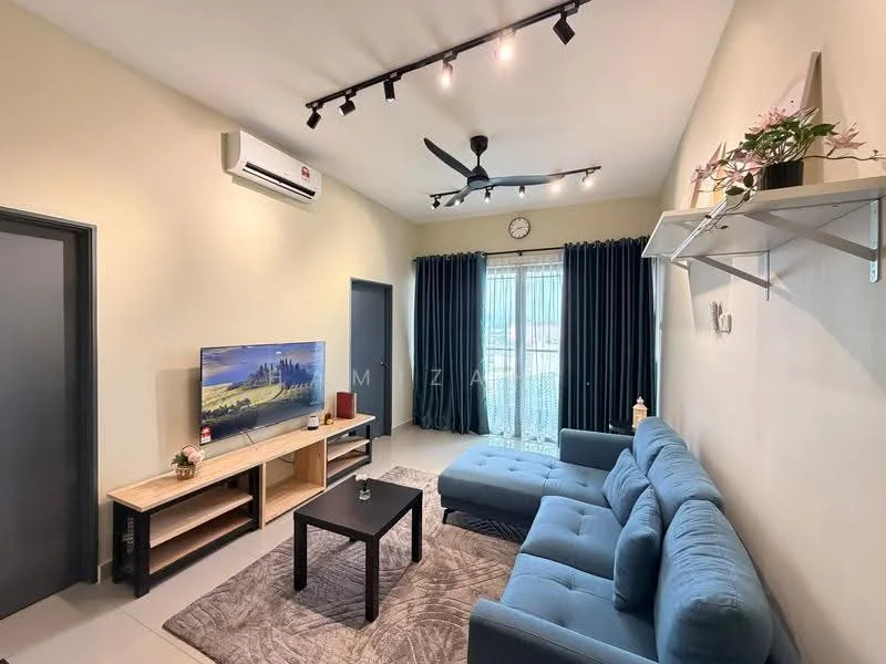 Living features: 3-seater fabric sofa in blue, coffee table, wall-mounted TV, TV console, area rug with geometric pattern, floor-to-ceiling windows, blackout curtains, 1 wall-mounted split AC, 5-blade ceiling fan with light, decorative shelf, clock on wall, light-colored painted walls, grey tile flooring; style: modern.