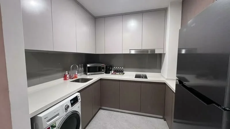 Kitchen features: grey upper cabinets, brown lower cabinets, white quartz countertop, stainless-steel sink, chrome pull-down faucet, built-in electric stove, microwave, stainless-steel fridge, front-load washing machine, tile backsplash, recessed downlights, vinyl flooring; style: modern.