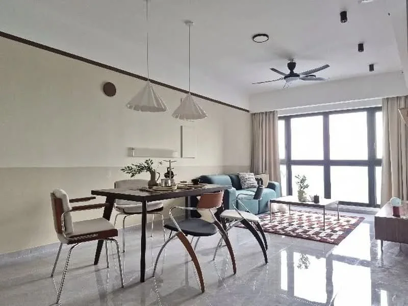 Living features: 3-seater fabric sofa in blue, coffee table, area rug with geometric pattern, dining table for 4 with wooden top, 4 dining chairs, 5-blade ceiling fan with light, floor-to-ceiling windows, sheer curtains, marble tile flooring, wall-mounted decor, decorative plants; style: modern; view: city.