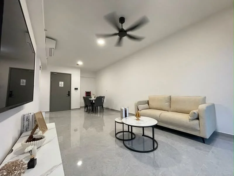 Living features: light grey marble tile flooring, white painted walls, 5-blade ceiling fan with light, sofa in beige fabric, round coffee table with black metal base, wall-mounted TV, decorative items on side table, dining area with four black chairs, air conditioning unit, door leading to hallway; style: modern.