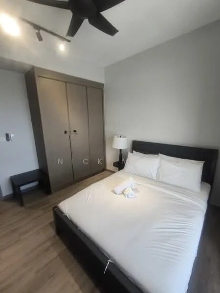 Bedroom features: king-size bed with white bedding, black wooden bed frame, upholstered headboard, nightstand with lamp, built-in wardrobe with sliding doors, wooden flooring, ceiling fan with light, grey painted walls; style: modern.
