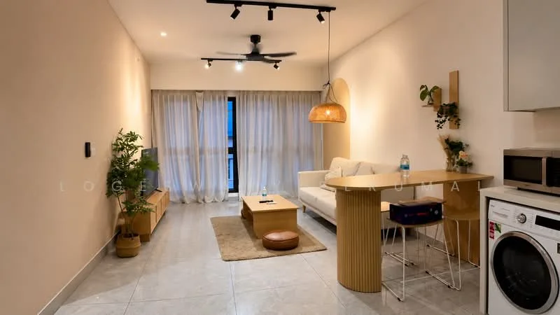 Living features: 3-seater fabric sofa in white, wooden coffee table, TV console, wall-mounted TV, area rug with neutral color, 5-blade ceiling fan with light, recessed downlights, pendant lamp, floor-to-ceiling windows with sheer curtains, decorative plants, open shelving, washing machine, microwave; style: modern; view: city.