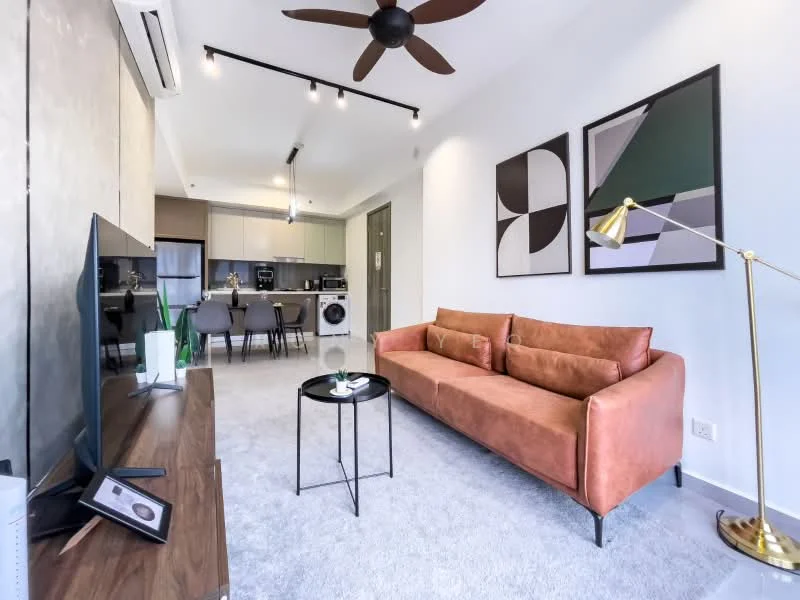 Living features: 3-seater fabric sofa in rust color, coffee table with black top, wall-mounted TV, TV console, area rug with light grey color, ceiling fan with 5 blades, recessed LED downlights, decorative wall art, grey painted walls, open layout to kitchen, floor-to-ceiling windows, light-colored flooring; style: modern. Kitchen features: stainless-steel fridge, built-in oven, freestanding range oven, microwave, kitchen island, grey cabinetry, black countertop, open shelving, recessed lighting; style: modern.