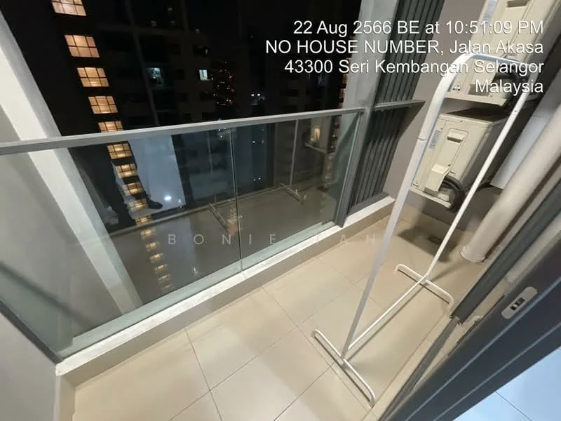 Room features: glass balcony railing, tiled flooring, air conditioning unit, balcony space, city view; style: modern; view: city.