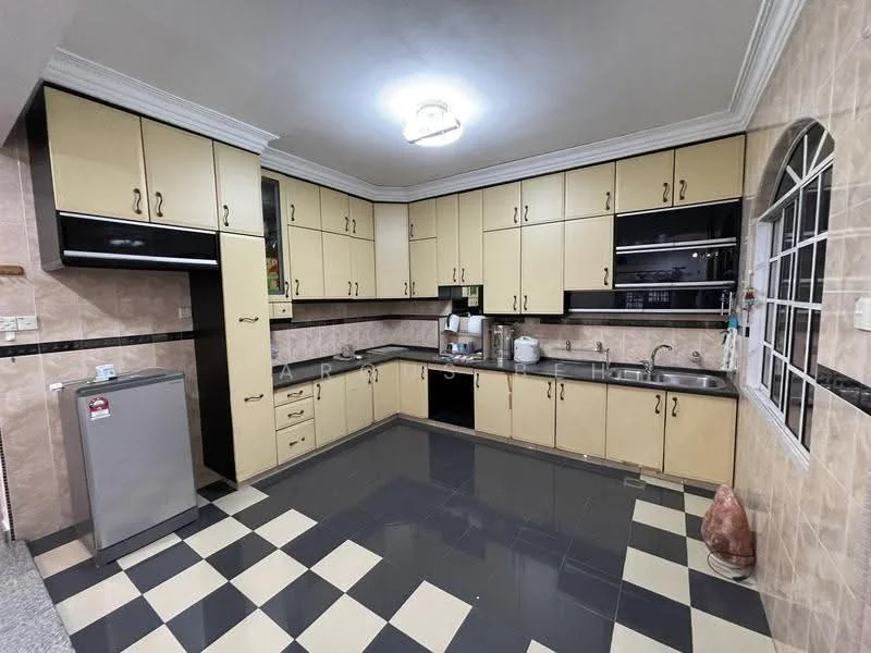 Alam Megah Sec 27 ( End Lot House 90% Furnished ) Shah Alam, Taman Alam Megah, Shah Alam — view 2 of 5 — for Rent