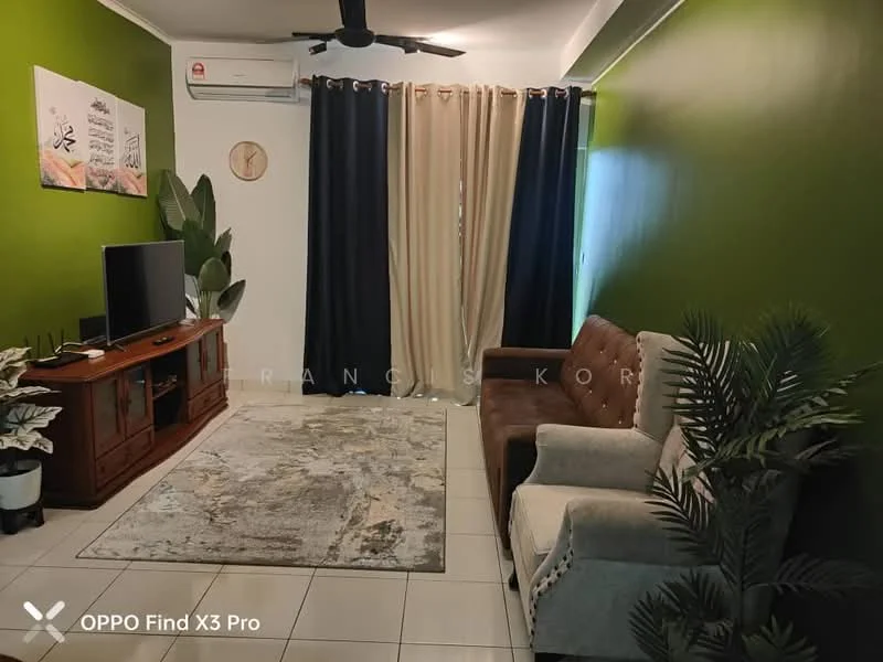 Living features: green painted walls, white ceiling, tile flooring, 3-seater fabric sofa in brown, armchair with light upholstery, wooden TV console, wall-mounted TV, area rug with abstract pattern, floor plant, curtains in beige and navy blue, 1 wall-mounted split AC, ceiling fan; style: modern.