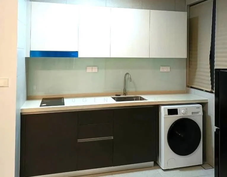 Kitchen features: white upper cabinets, dark lower cabinets, glass backsplash, single-bowl stainless-steel sink, chrome pull-down faucet, built-in electric stove, built-in oven, front-load washing machine, countertop with integrated sink, recessed lighting, window with blinds; style: modern.
